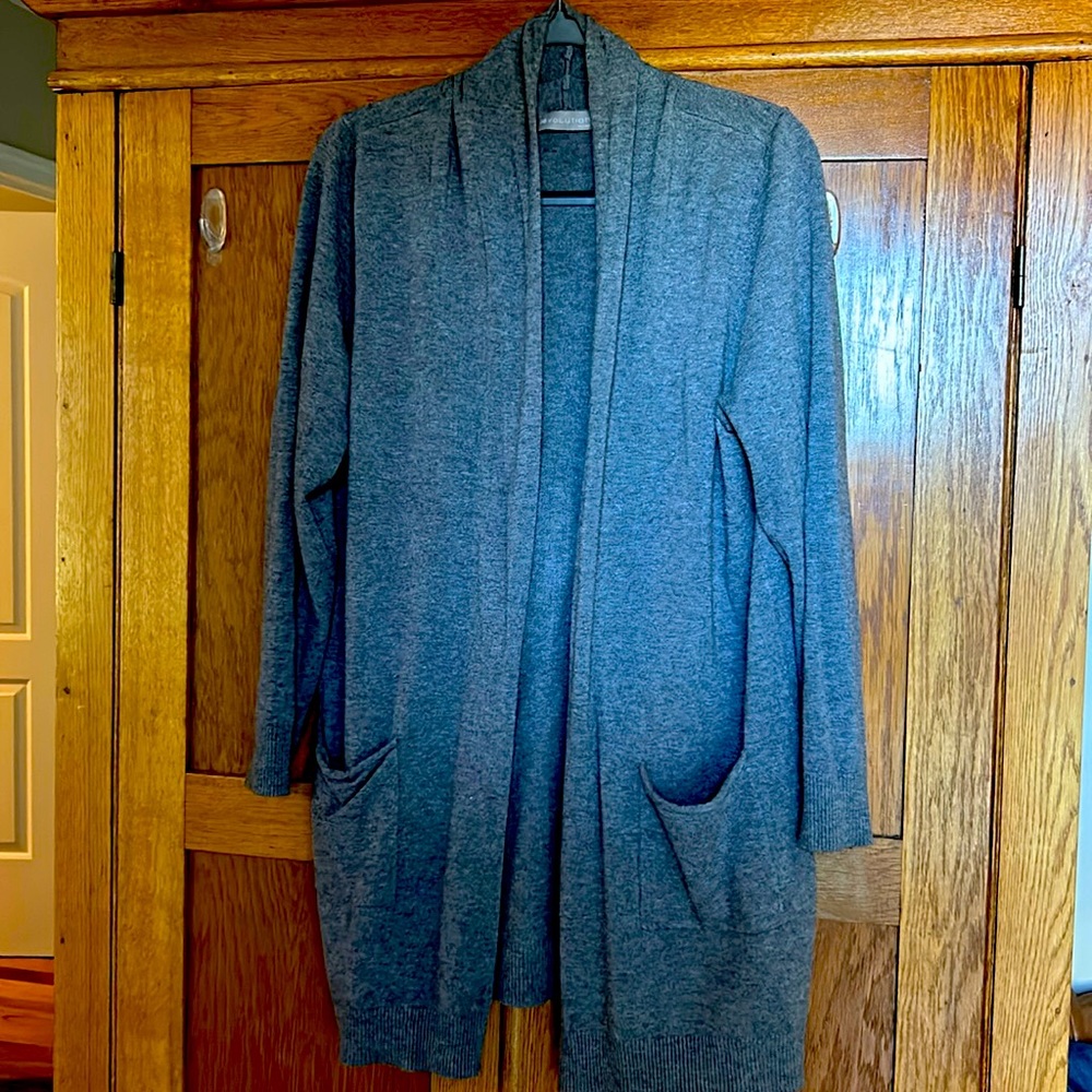 Evolution winter/fall grey casual sqeater.  Good condition, some piling 1x